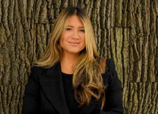 Elizabeth Velásquez cuenta historias y noticias a través de su cámara