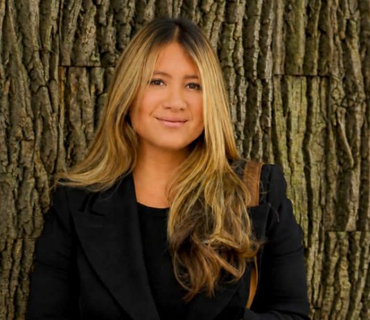 Elizabeth Velásquez cuenta historias y noticias a través de su cámara
