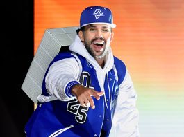 Bailarín venezolano William Parry brilla en el escenario de la gira mundial de Don Omar