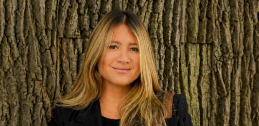 Elizabeth Velásquez cuenta historias y noticias a través de su cámara